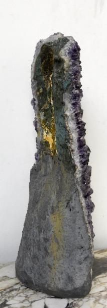 Minéraux - Fossiles - Coquillages AMETHYSTE Brésil, XXe siècle H. 60 cm L. 21 cm